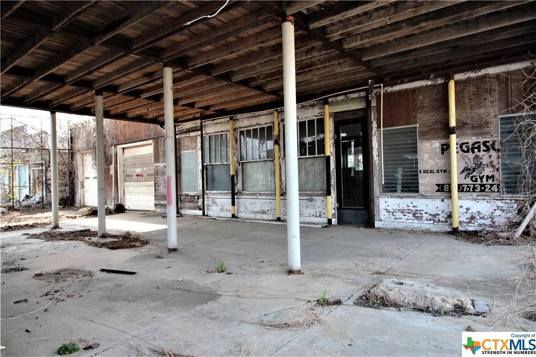 Cameron, TX 76520,300 S Crockett AVE