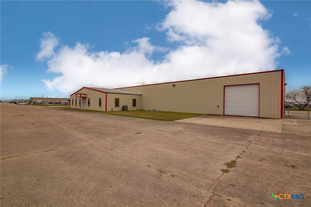 Victoria, TX 77905,409 Enterprise DR
