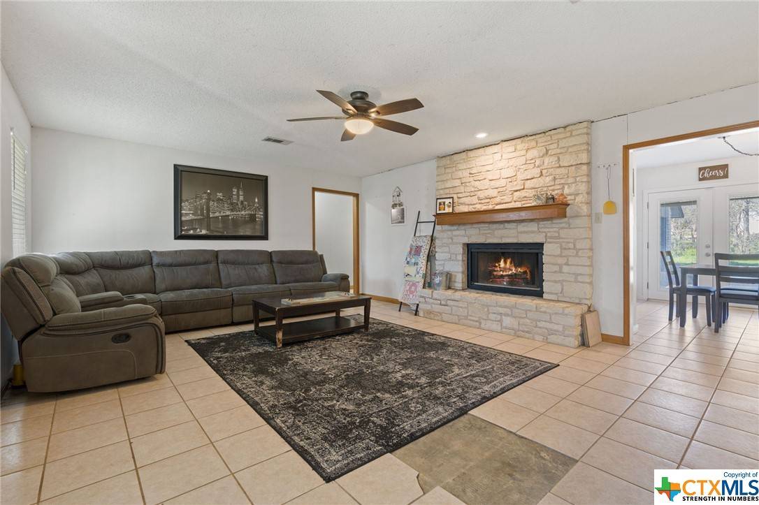 Buda, TX 78610,601 Oakwood DR
