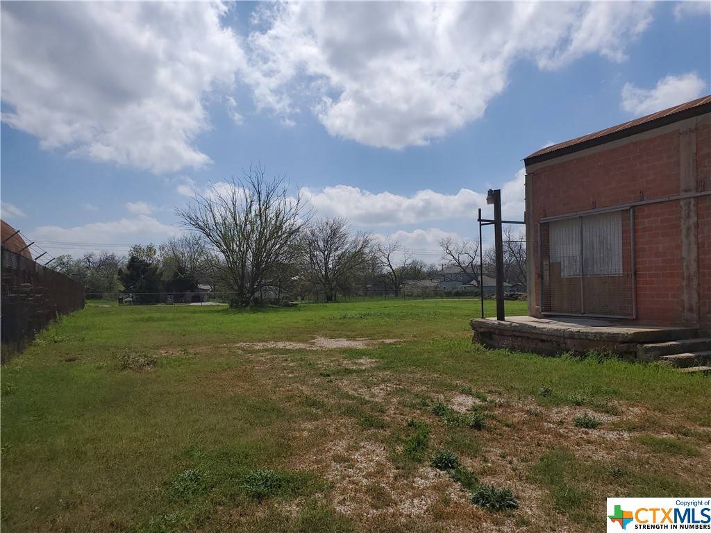 Seguin, TX 78155,603 W New Braunfels ST