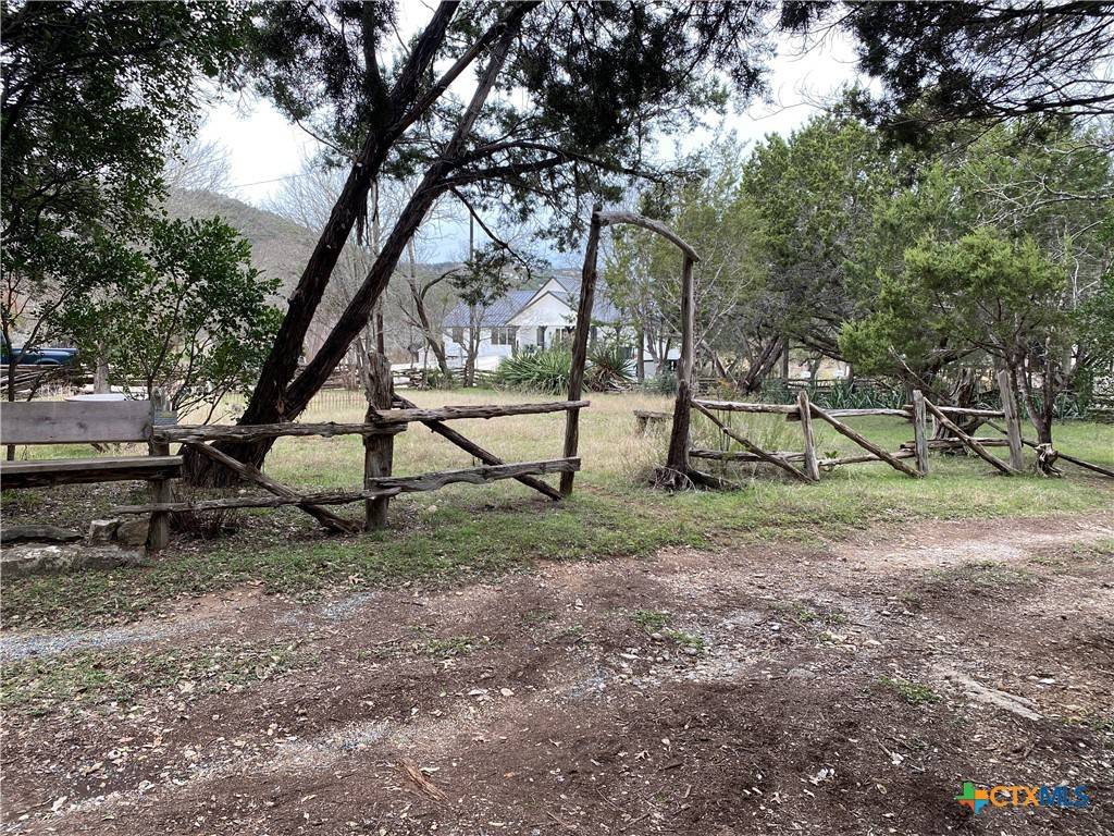 Wimberley, TX 78676,207 Hub DR