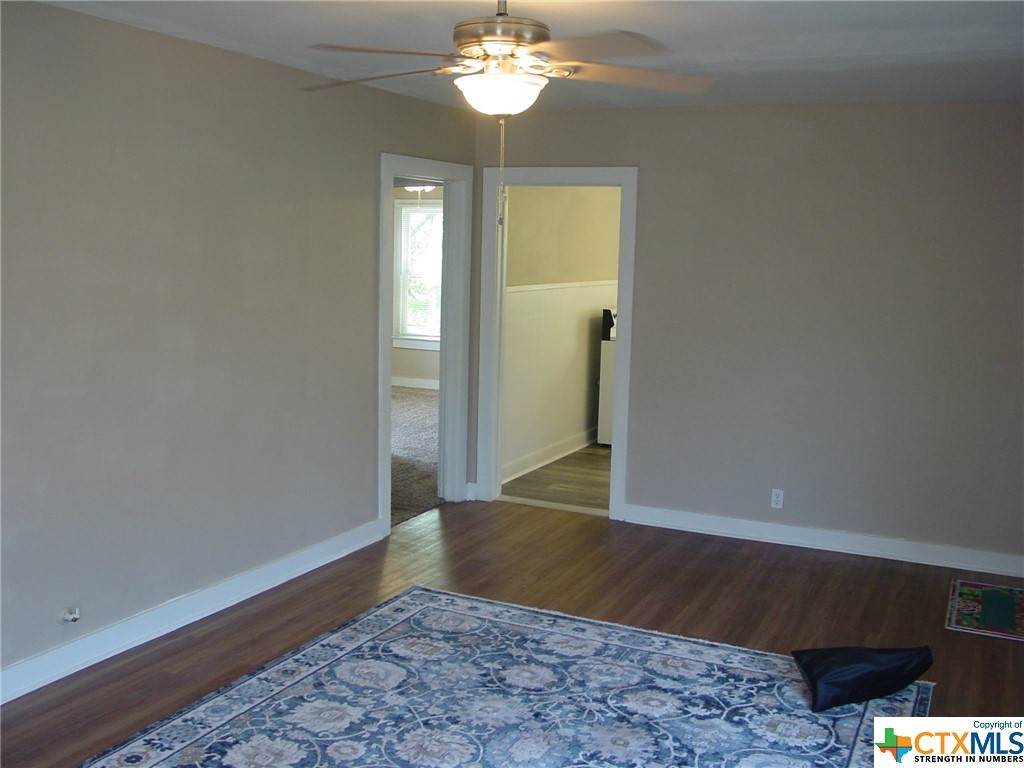 Victoria, TX 77901,305 E Sabine ST