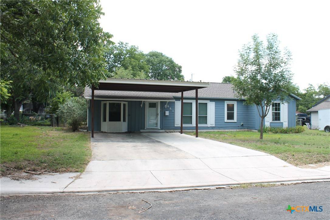Seguin, TX 78155,441 Moore ST
