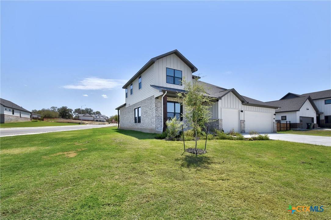 La Vernia, TX 78121,145 W Magnolia Circle