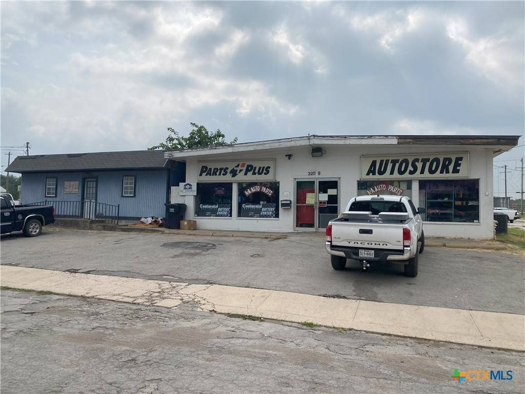 Pearsall, TX 78061,320 S Mulberry ST