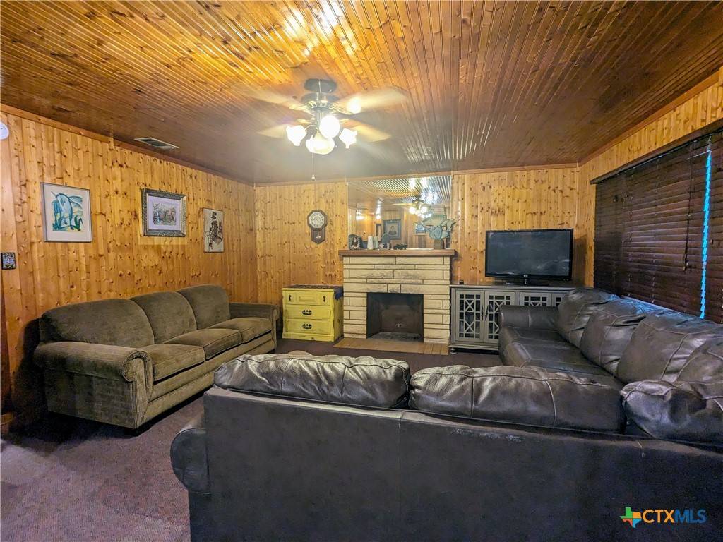 Lampasas, TX 76550,407 E 1st ST