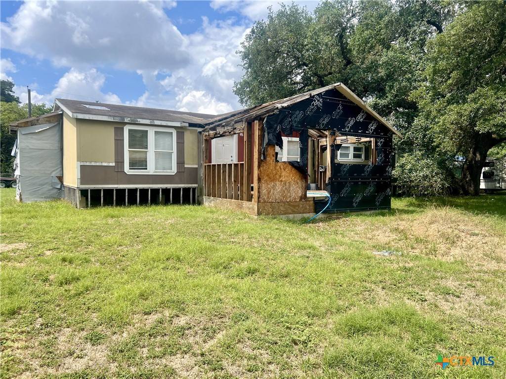 Cuero, TX 77954,210 E Johnson ST