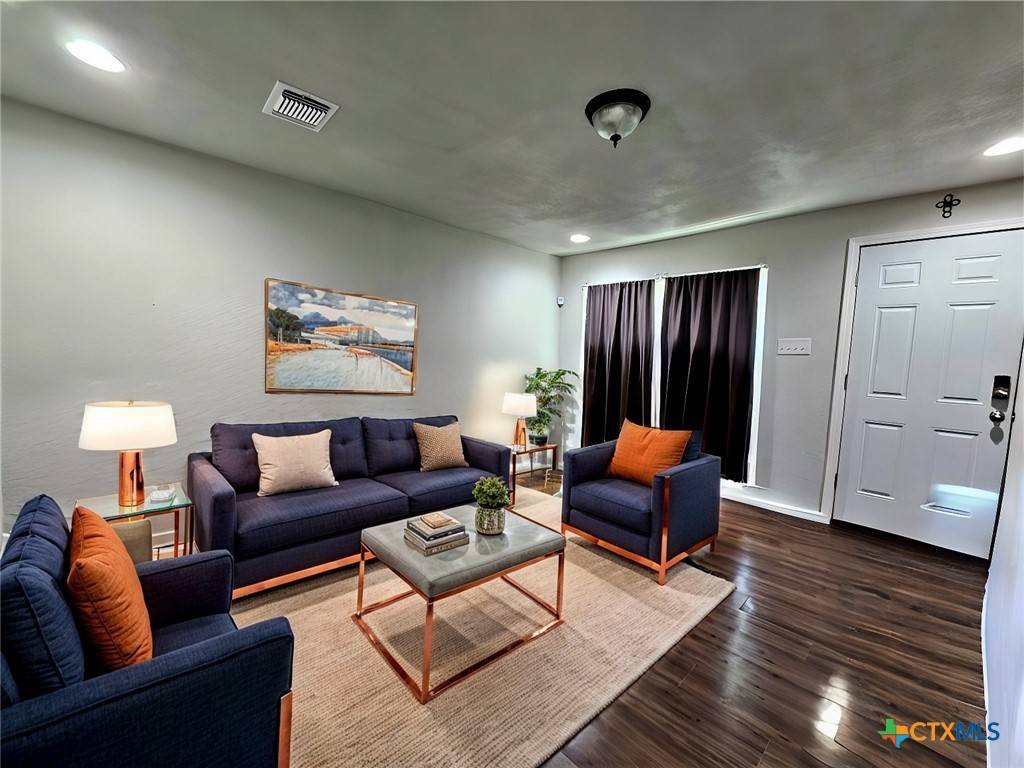 Seguin, TX 78155,415 Erskine ST