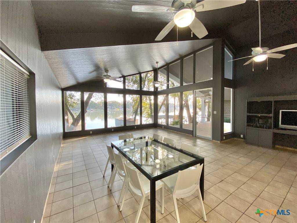 Mcqueeney, TX 78123,906 Lakeview TRL