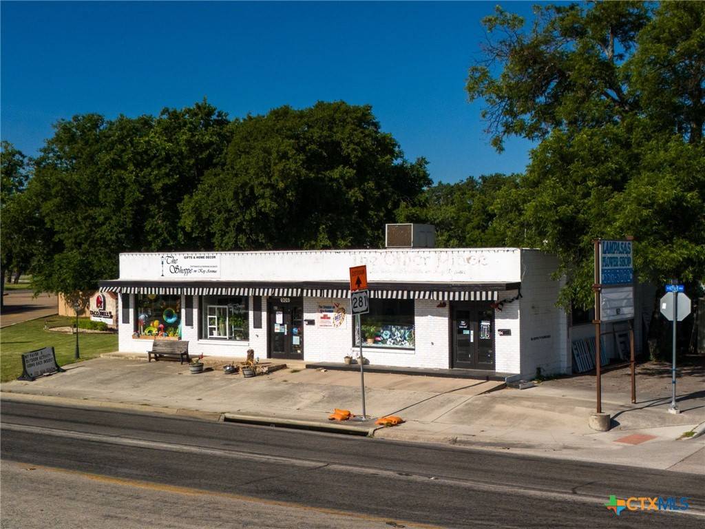 Lampasas, TX 76550,904 S Key AVE