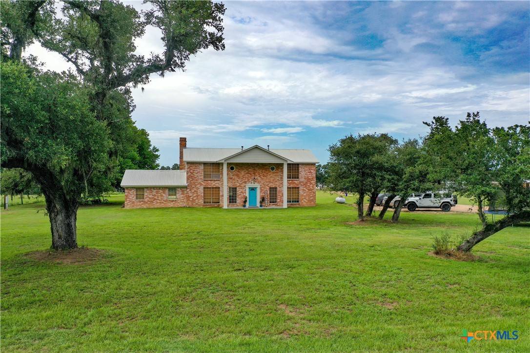 Hallettsville, TX 77964,6072 County Road 122