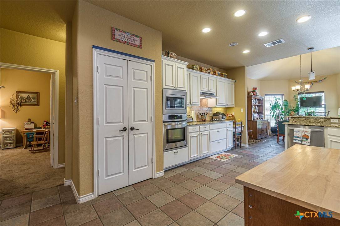Mcqueeney, TX 78123,217 Meadowlark LN
