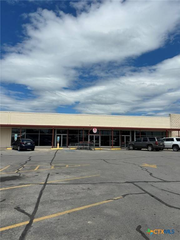 Yoakum, TX 77995,203-207 W Gonzales ST