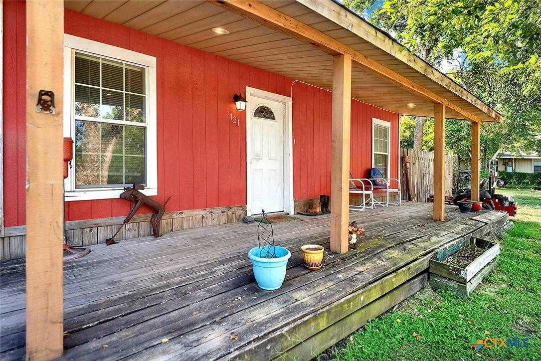 Luling, TX 78648,721 S Laurel AVE