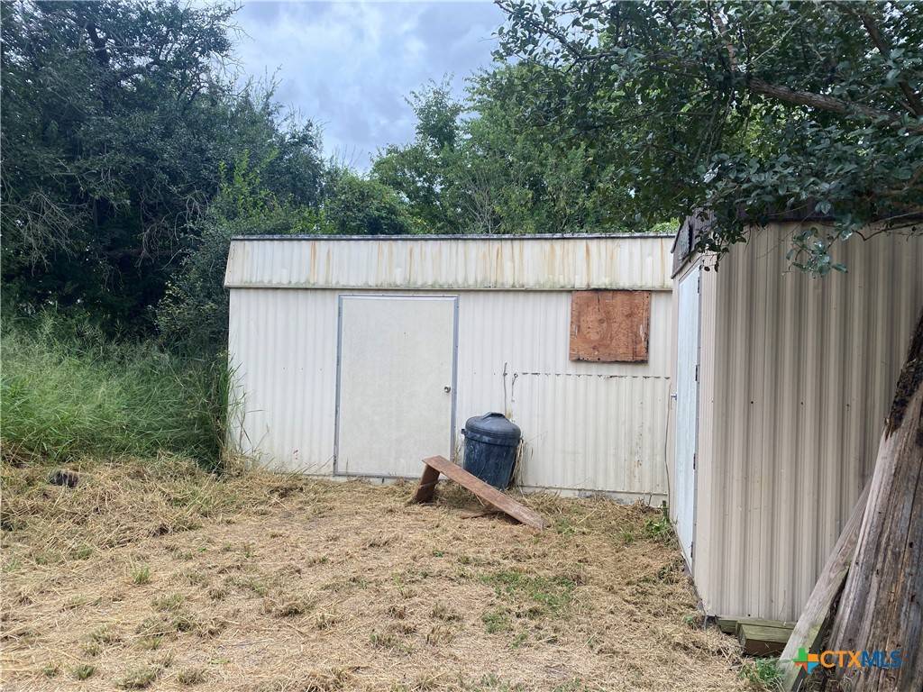 Cuero, TX 77954,110 E Sarah