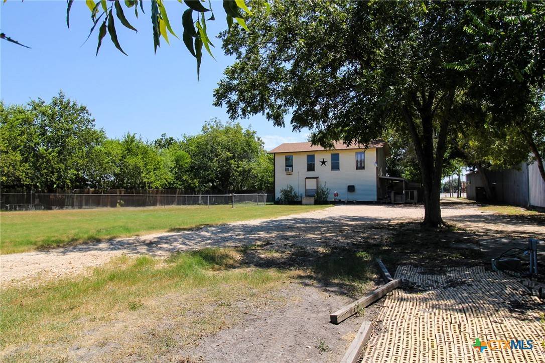 Seguin, TX 78155,1124 E Kingsbury ST #B
