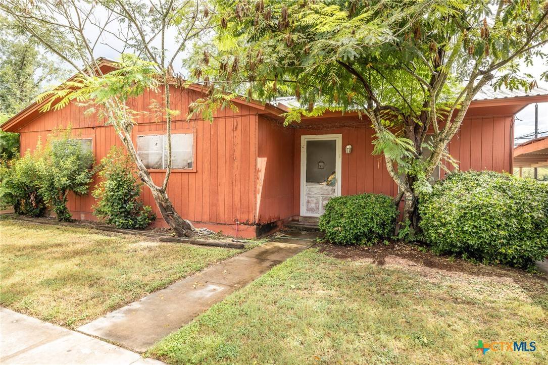 Gonzales, TX 78629,1017 Saint Vincent ST