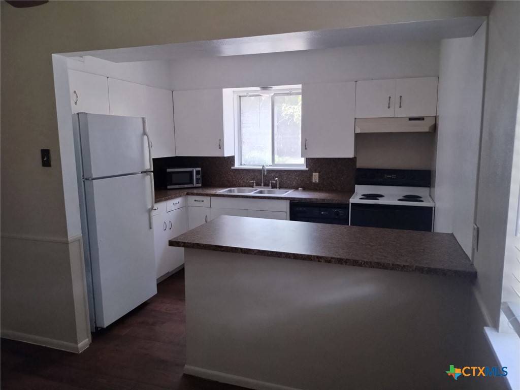 Seguin, TX 78155,1120 N King ST #110