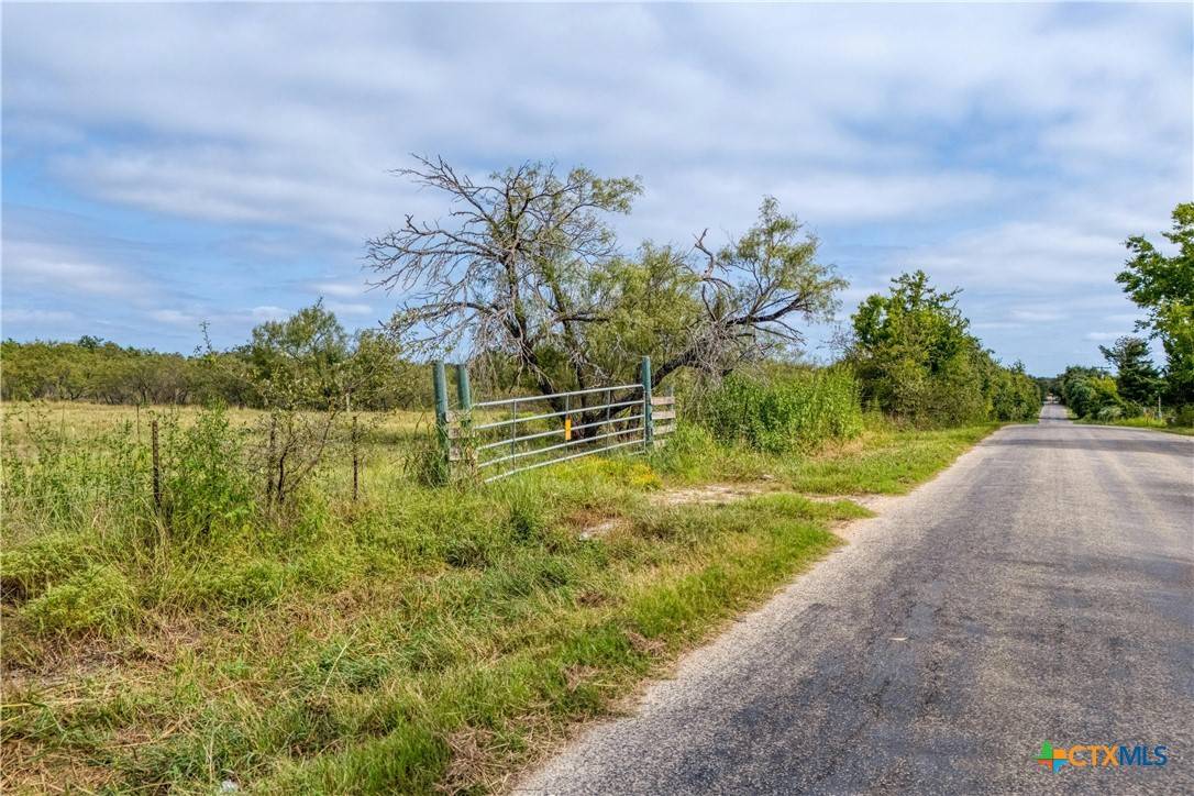Dale, TX 78616,296 Thompson RD