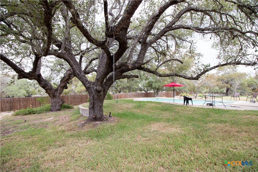 Floresville, TX 78114,797 Killarney RD