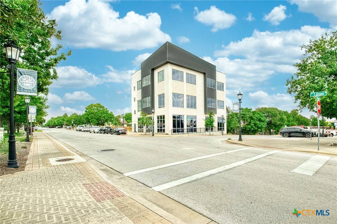 Round Rock, TX 78664,211 S Brown ST #200 & 300