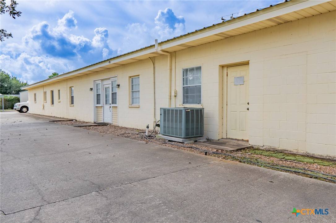 Victoria, TX 77904,1107 Salem RD