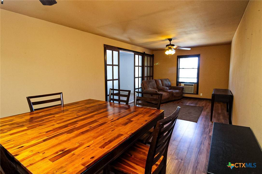 Seguin, TX 78155,1124 E Kingsbury ST #B