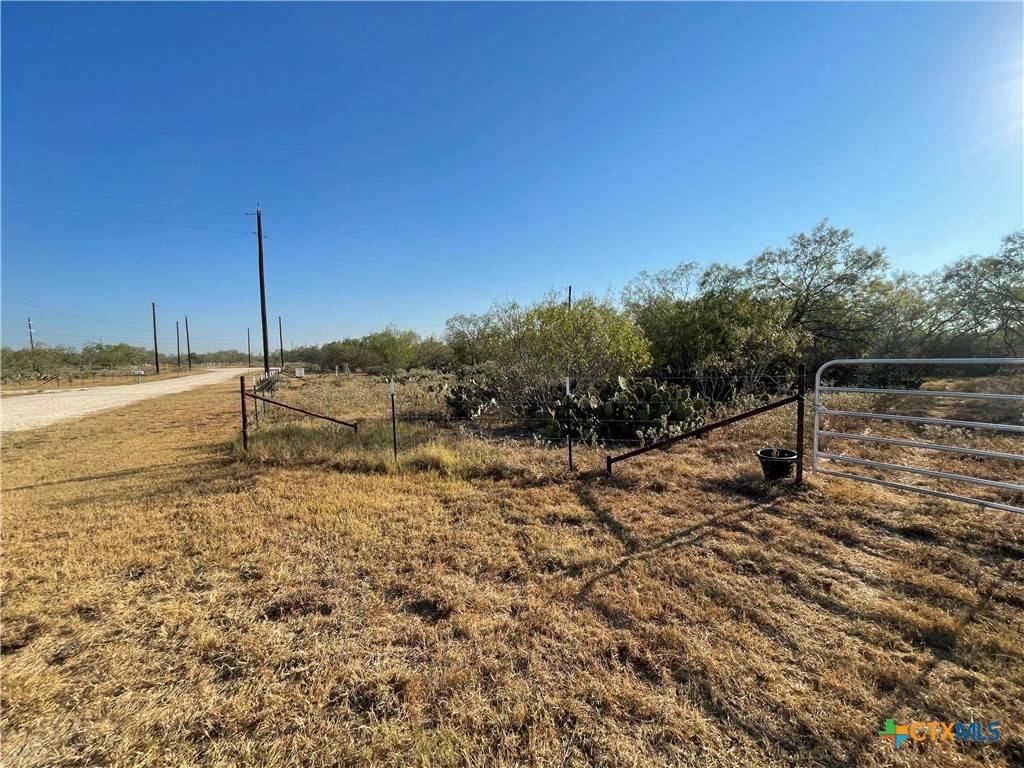 Gonzales, TX 78629,122 Cowboy Lane