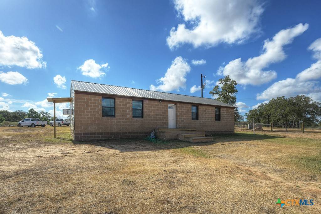 Stockdale, TX 78160,3067 CR 442