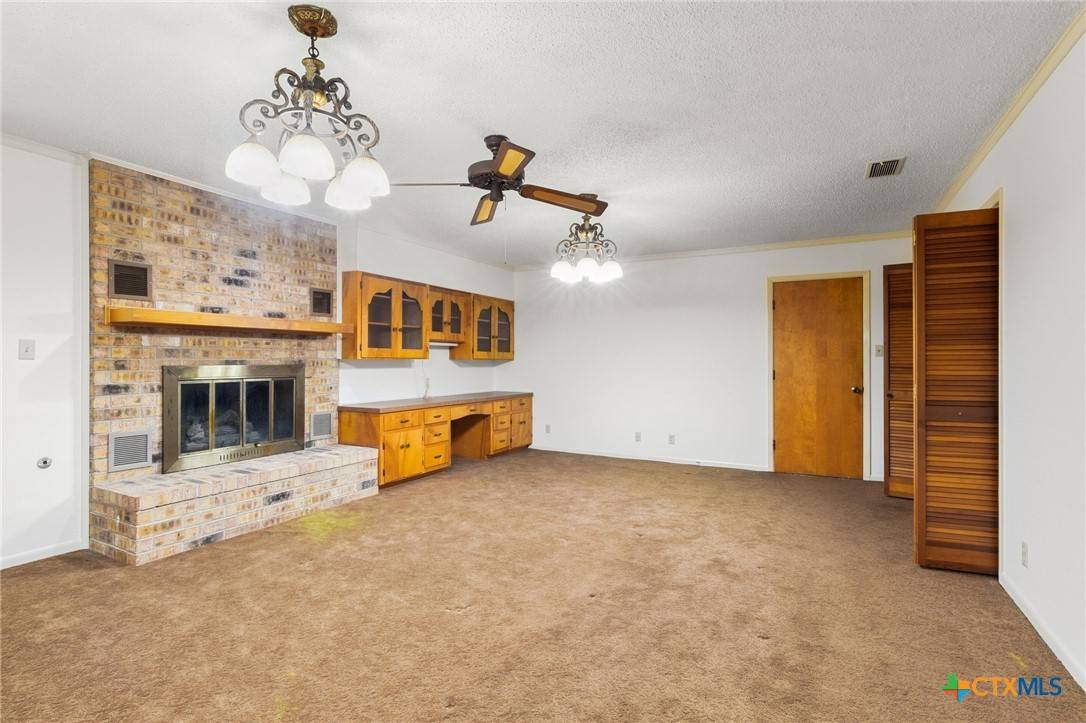 Luling, TX 78648,125 Hillview DR