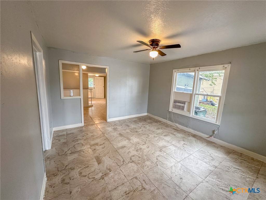 Edna, TX 77957,623 S Wells ST