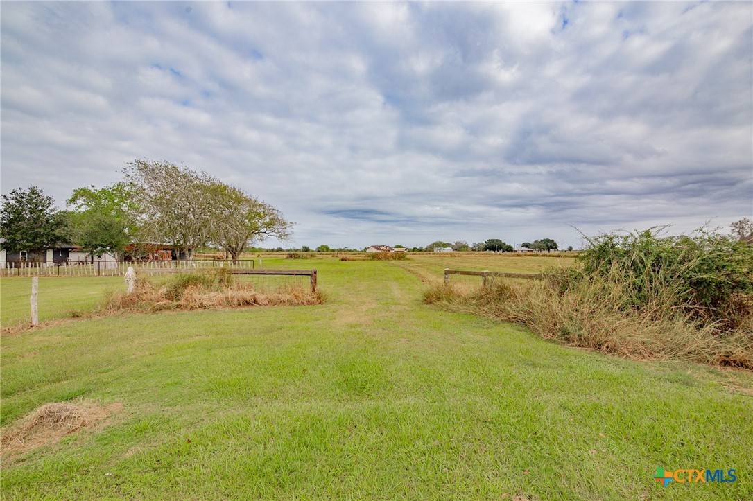 Lolita, TX 77971,859 County Road 429