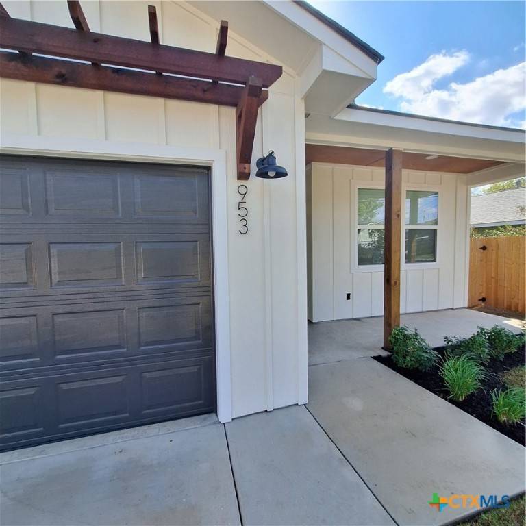 Seguin, TX 78155,953 Allende ST