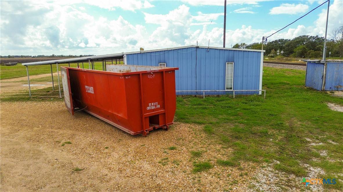 Louise, TX 77455,128 S FM 441 RD