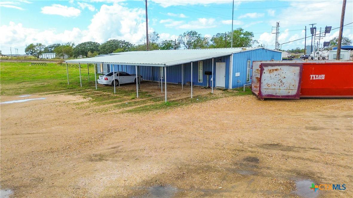 Louise, TX 77455,128 S FM 441 RD