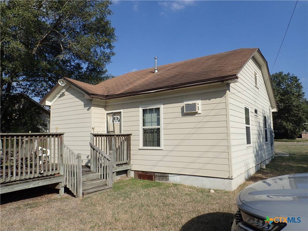 Luling, TX 78648,824 S Laurel AVE