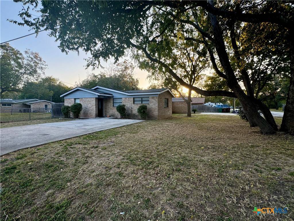 Lockhart, TX 78644,208 Hackberry ST