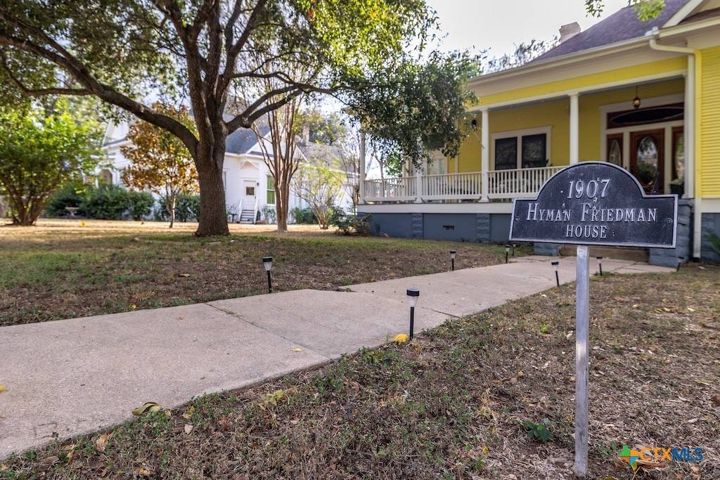 Gonzales, TX 78629,213 Saint James ST