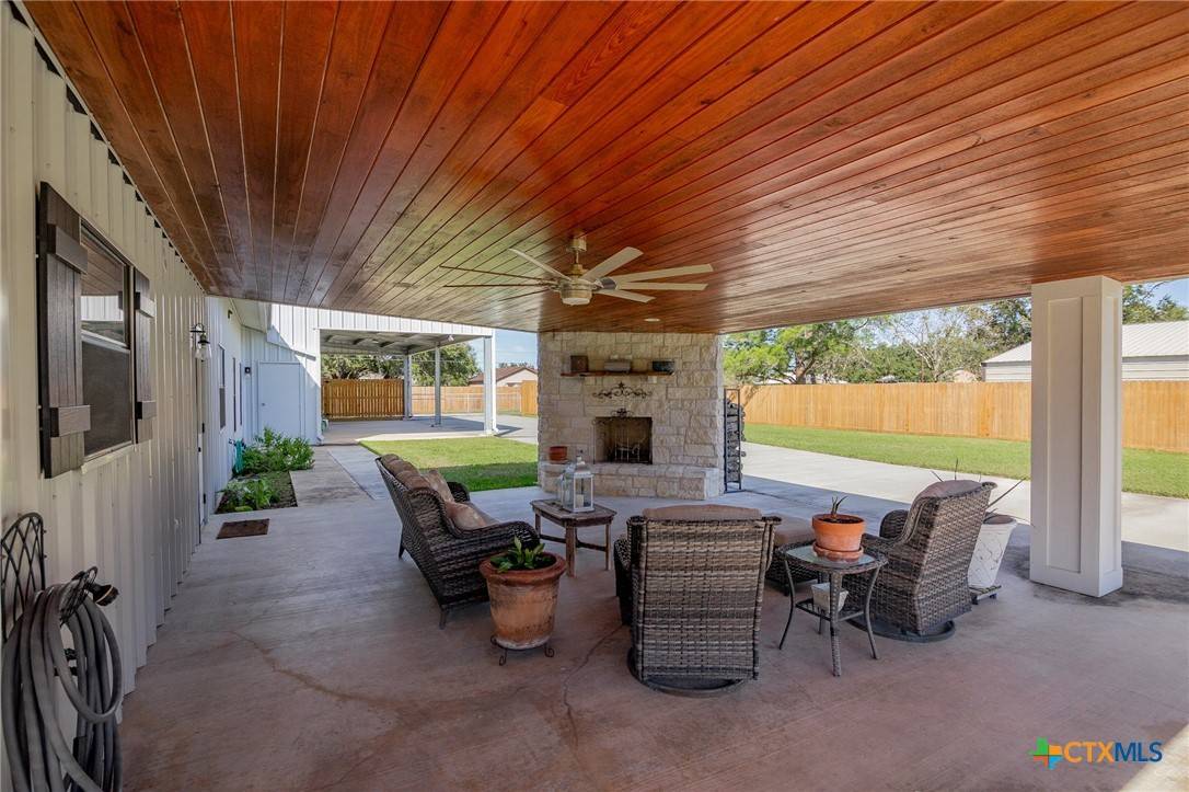 Inez, TX 77968,214 Timothy ST