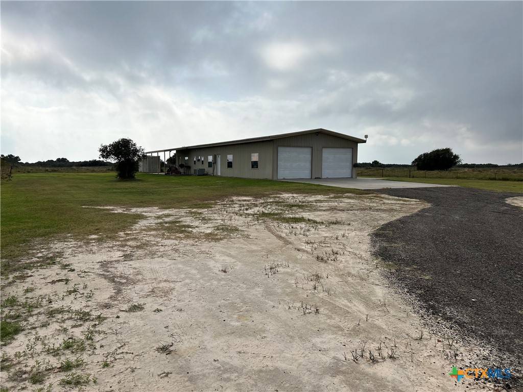 Seadrift, TX 77983,211 Deer Meadows LN