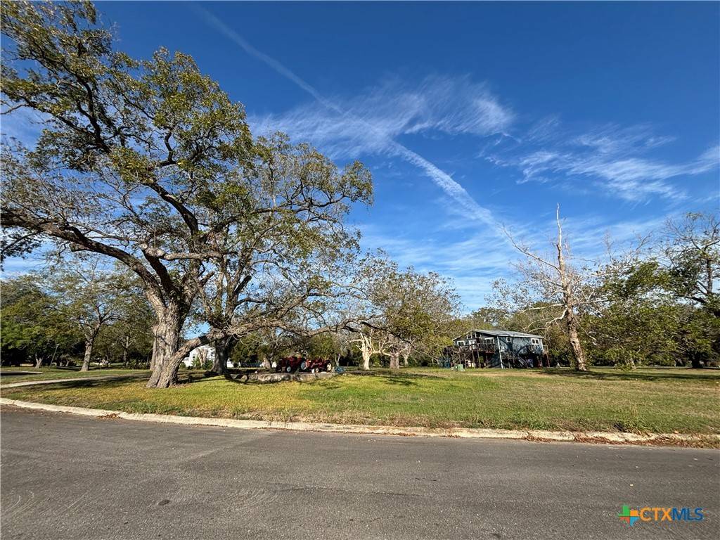 Seguin, TX 78155,67 S Hampton DR