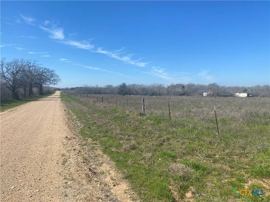 Waelder, TX 78959,3374 Hunt LN