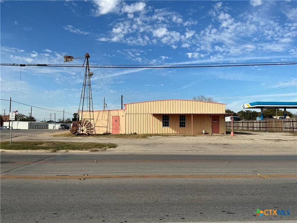 Nixon, TX 78140,204 E Central AVE