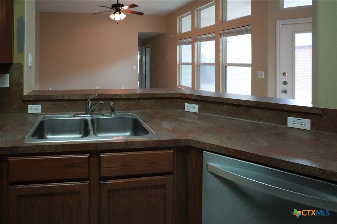 Victoria, TX 77904,208 Yosemite DR