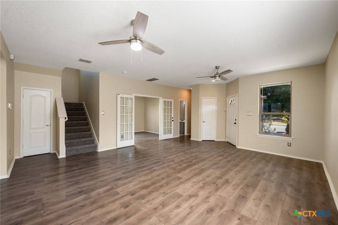 Schertz, TX 78108,5744 Columbia