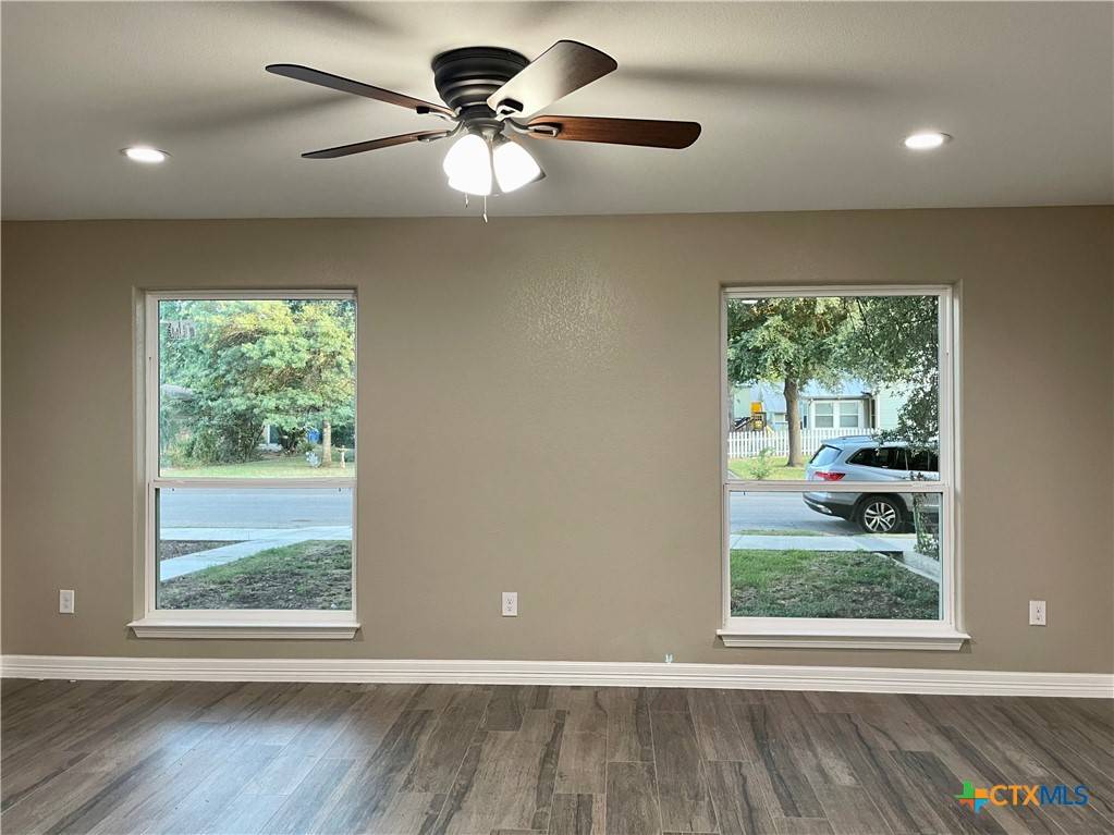 Seguin, TX 78155,1008 E College ST