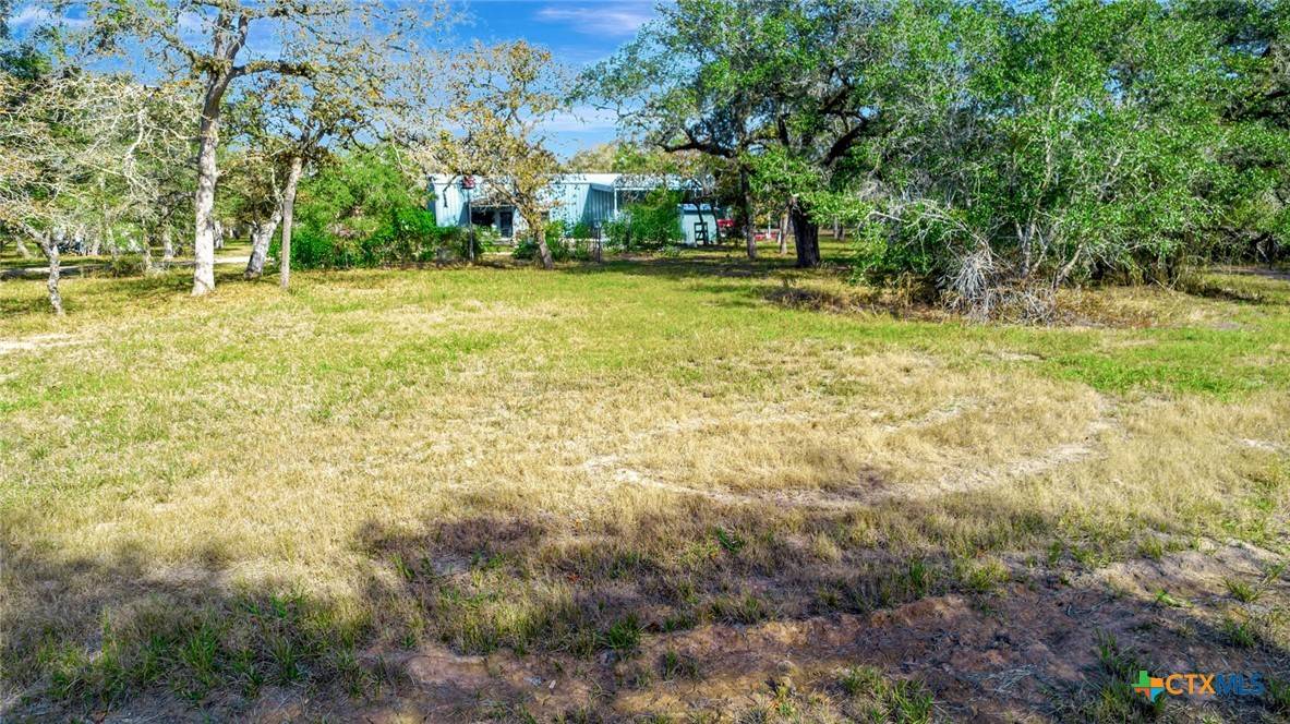Edna, TX 77957,206 Private Road 2843