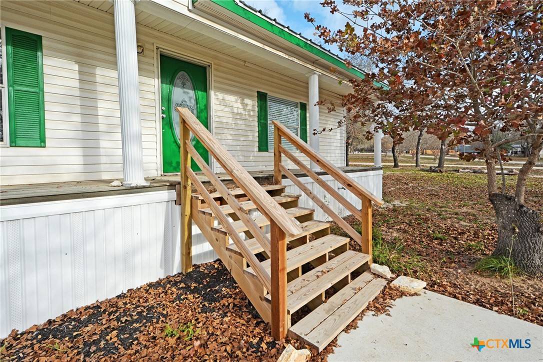 Adkins, TX 78101,185 Encino Torcido