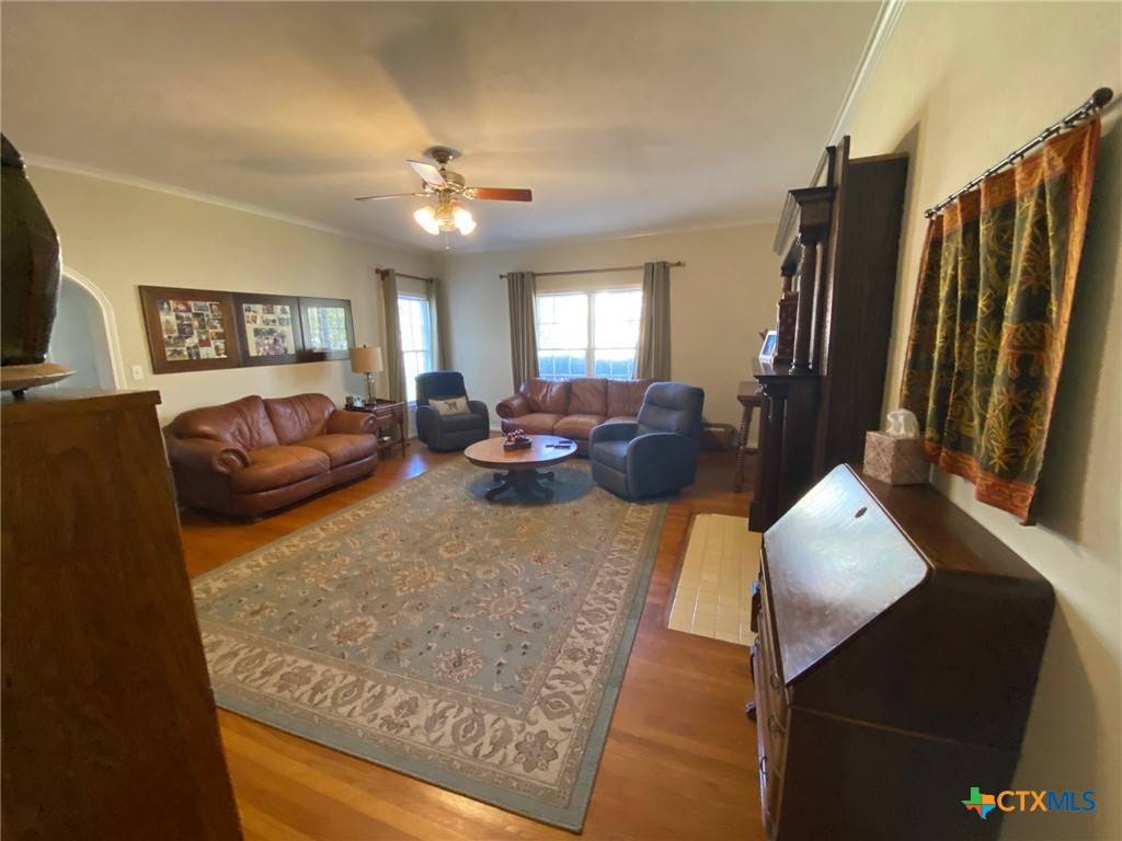 Gatesville, TX 76528,606 College ST