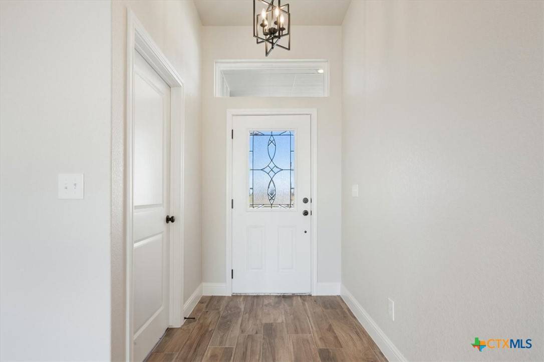 Lott, TX 76656,108 Cougar LN